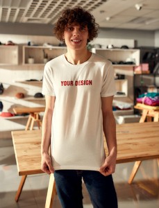 あなたの設計レタリングが付いている白いtシャツ