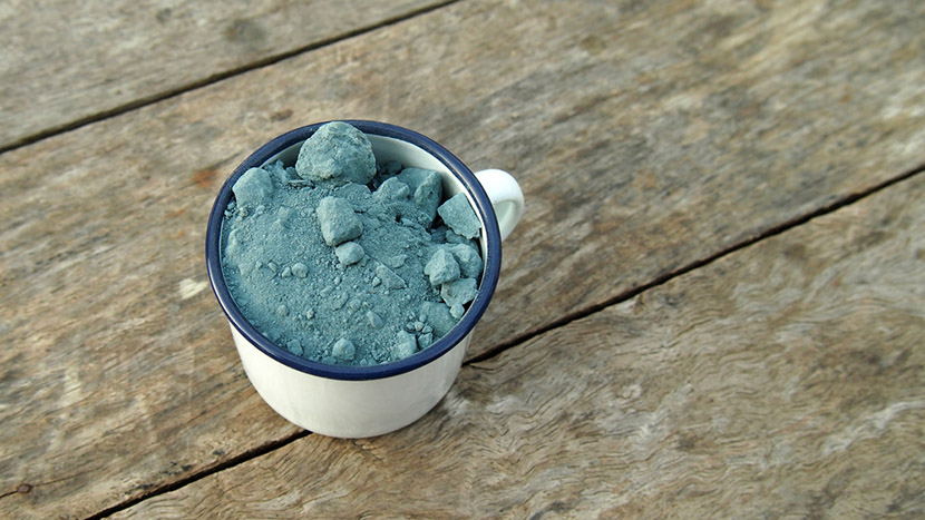 A cup of indigo powder